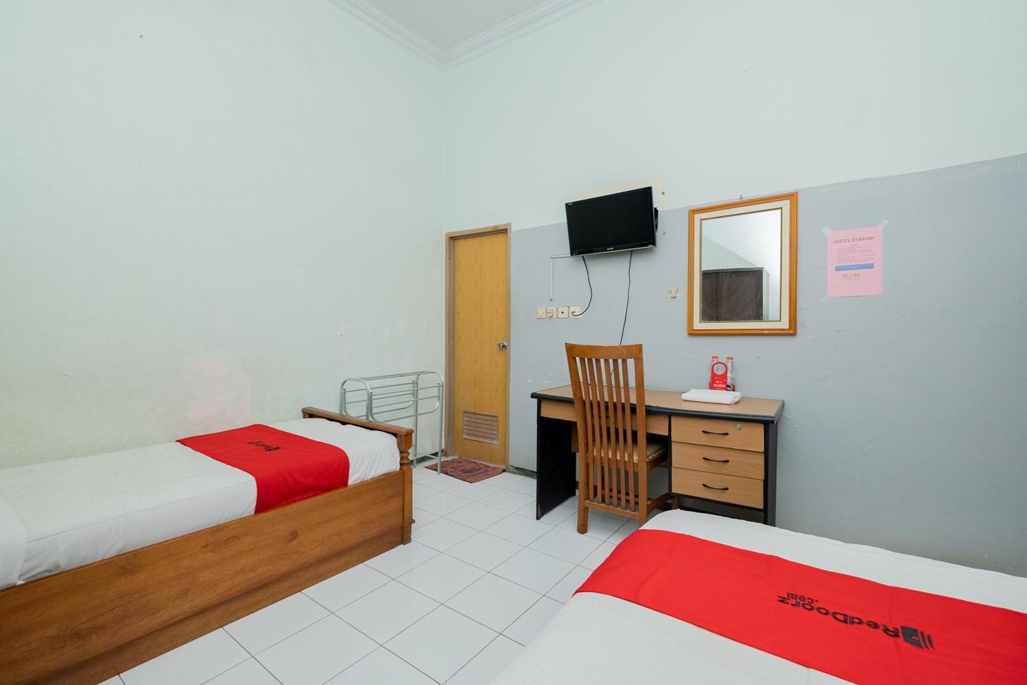 Hotel Reddoorz Syariah At Jalan Sunan Giri Tuban Tuban  Exterior foto