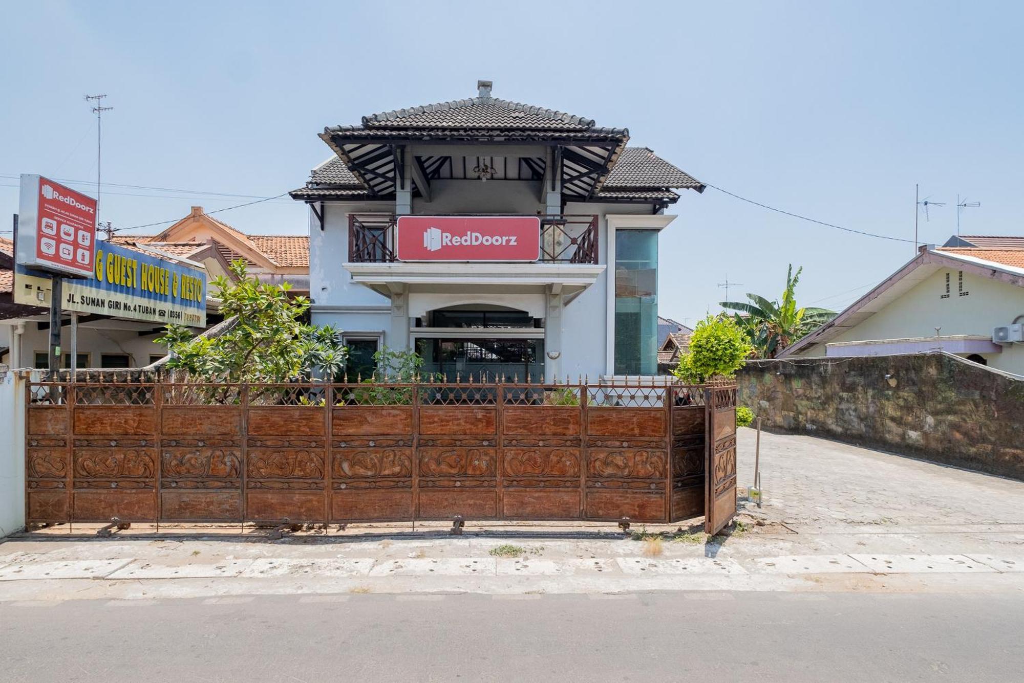 Hotel Reddoorz Syariah At Jalan Sunan Giri Tuban Tuban  Exterior foto