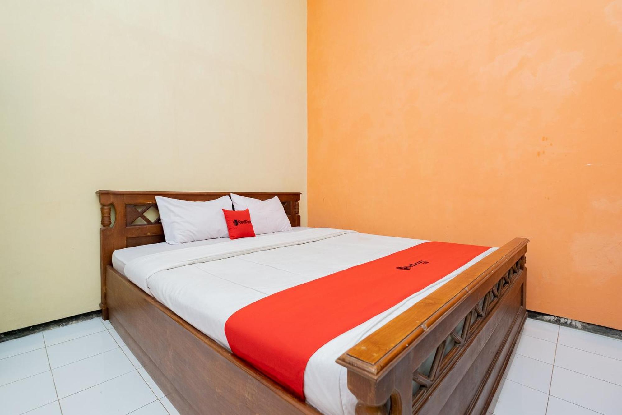 Hotel Reddoorz Syariah At Jalan Sunan Giri Tuban Tuban  Exterior foto