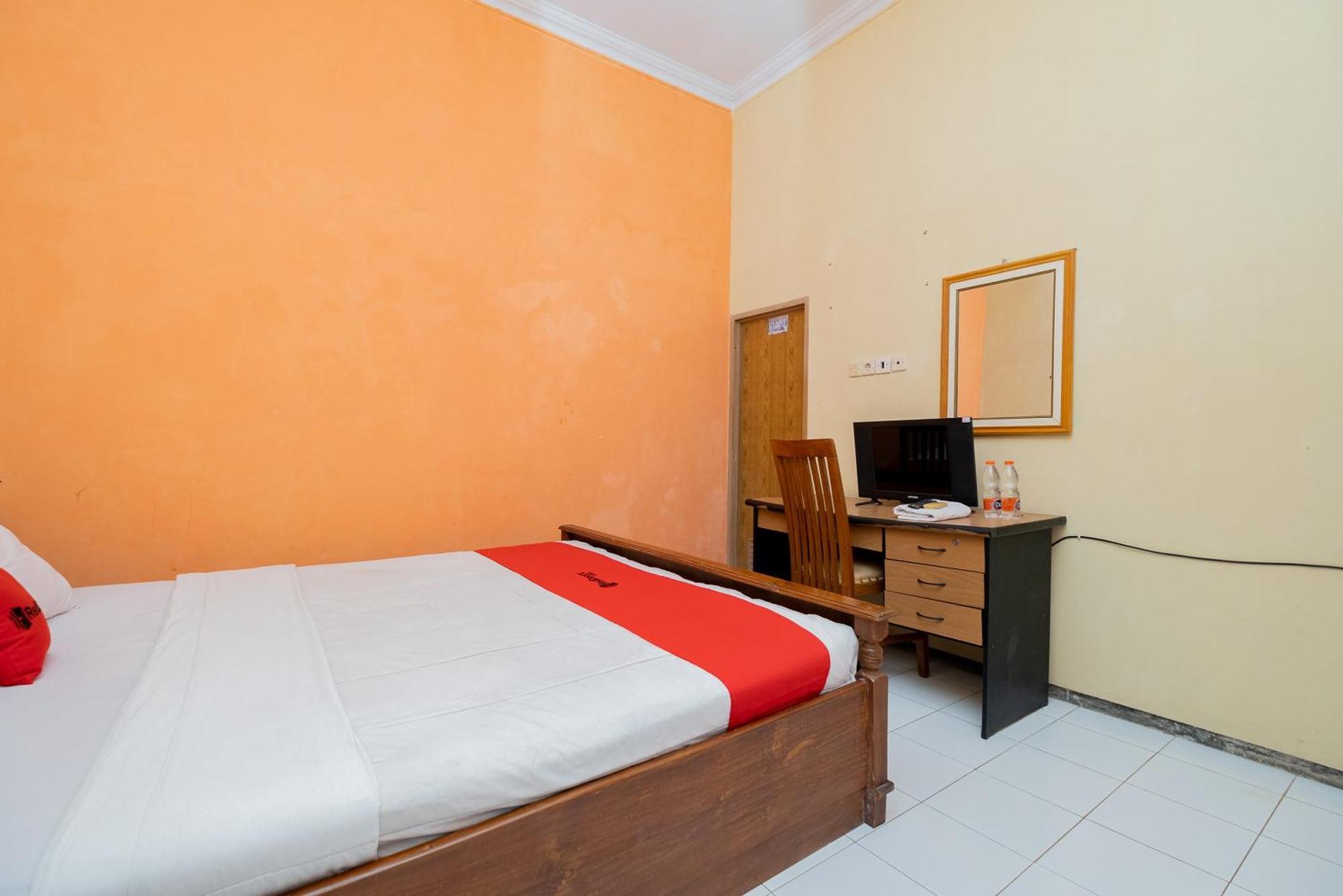 Hotel Reddoorz Syariah At Jalan Sunan Giri Tuban Tuban  Exterior foto