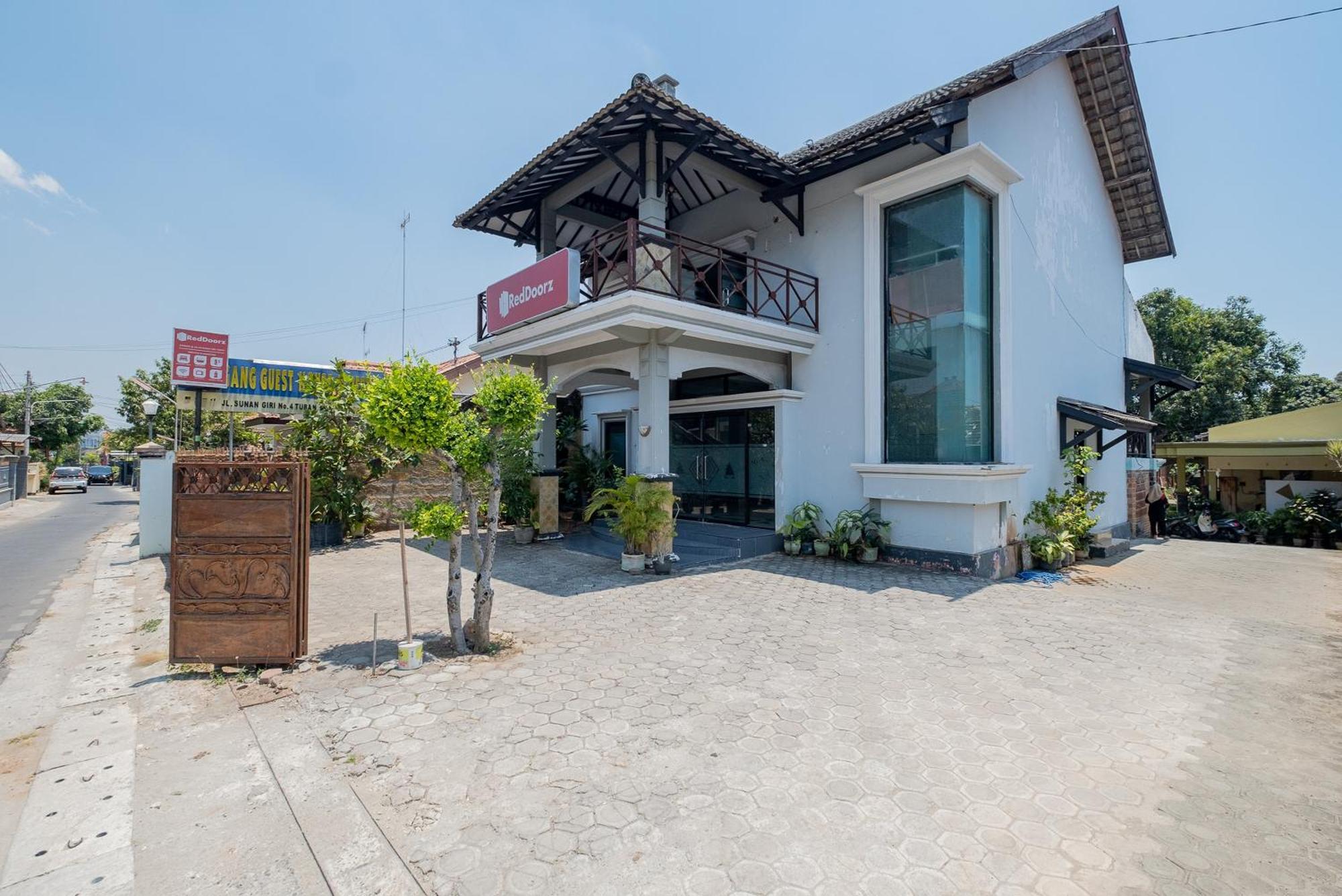 Hotel Reddoorz Syariah At Jalan Sunan Giri Tuban Tuban  Exterior foto