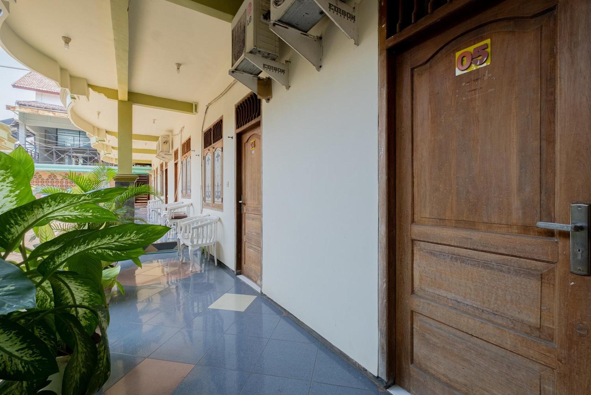 Hotel Reddoorz Syariah At Jalan Sunan Giri Tuban Tuban  Exterior foto