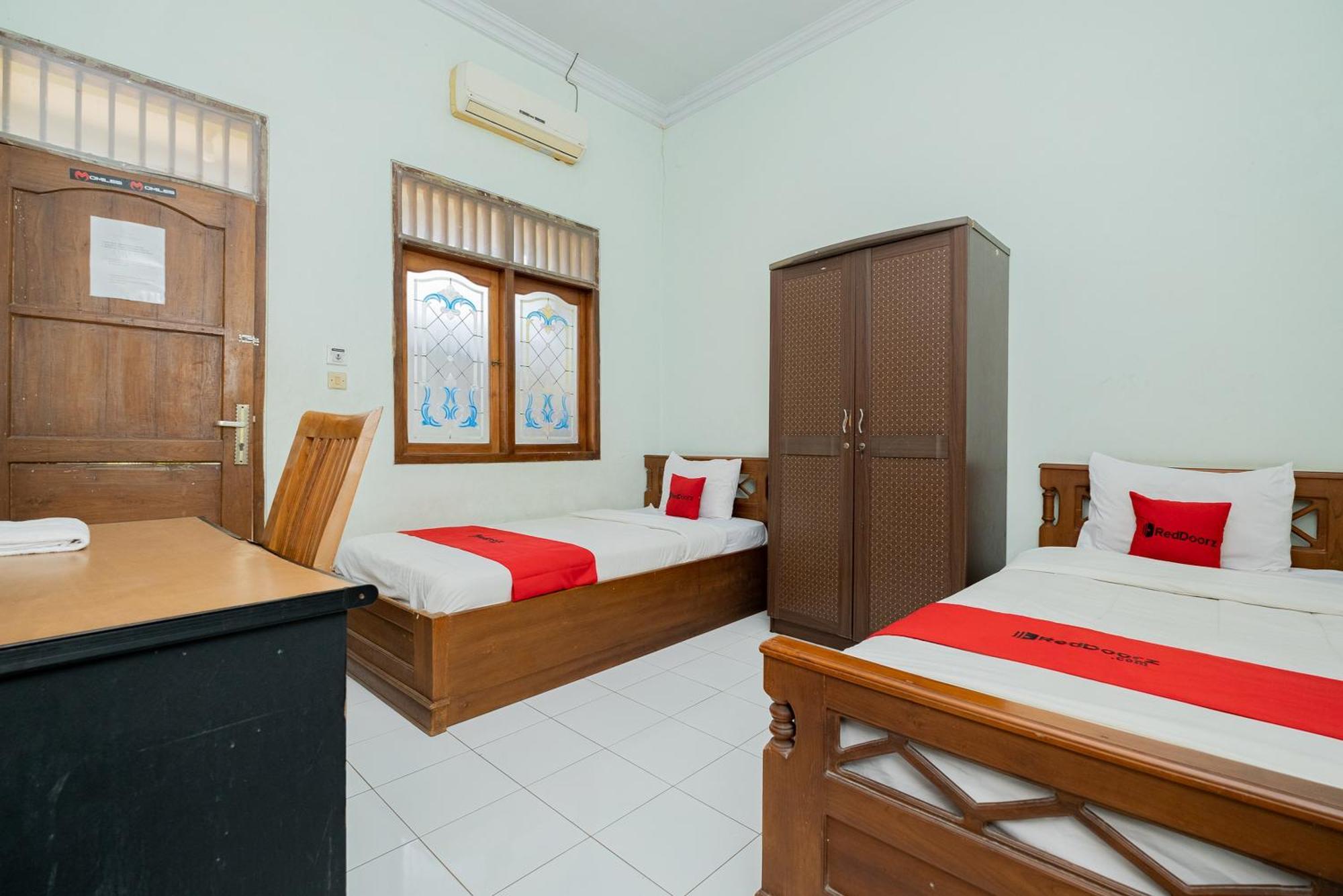 Hotel Reddoorz Syariah At Jalan Sunan Giri Tuban Tuban  Exterior foto