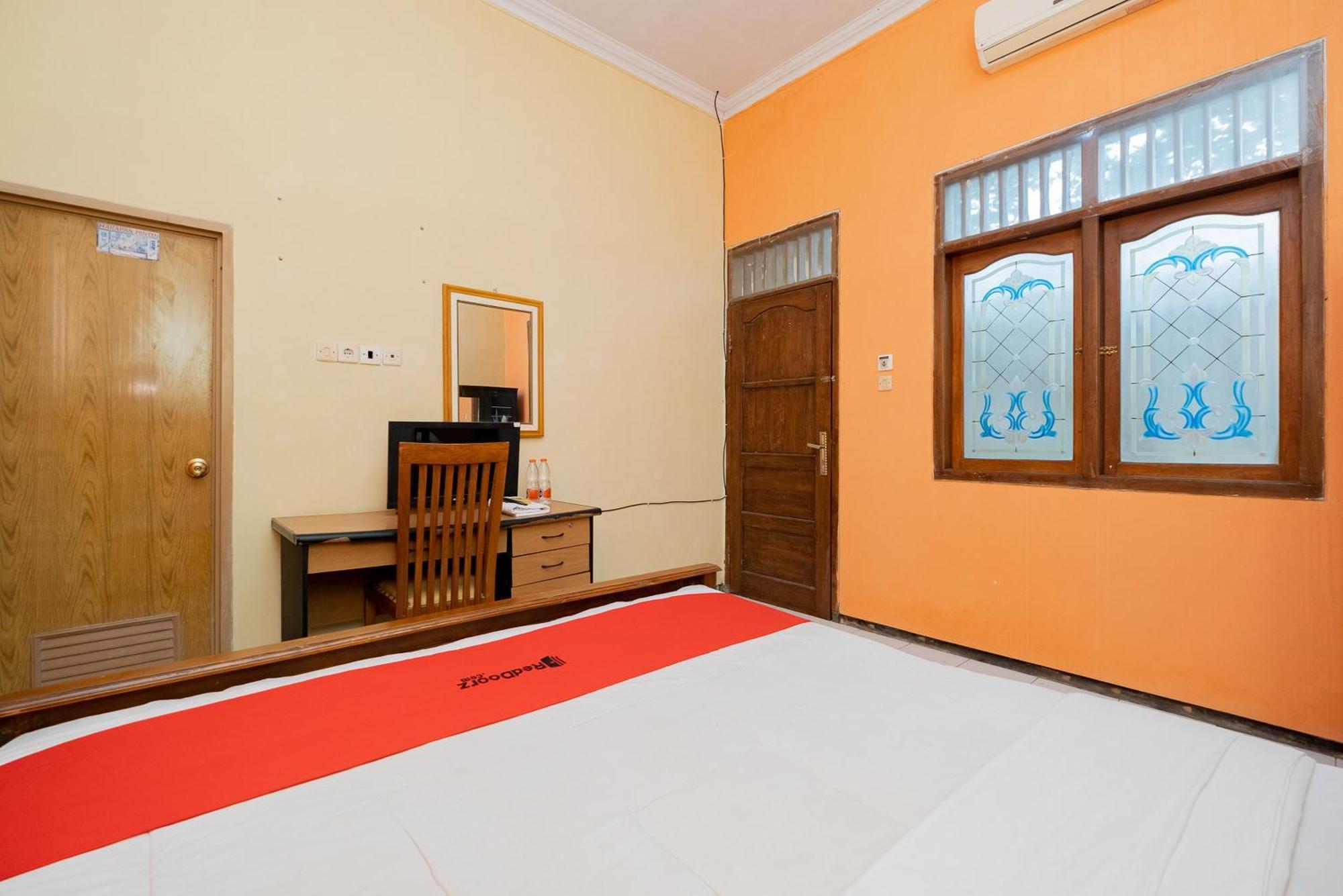 Hotel Reddoorz Syariah At Jalan Sunan Giri Tuban Tuban  Exterior foto